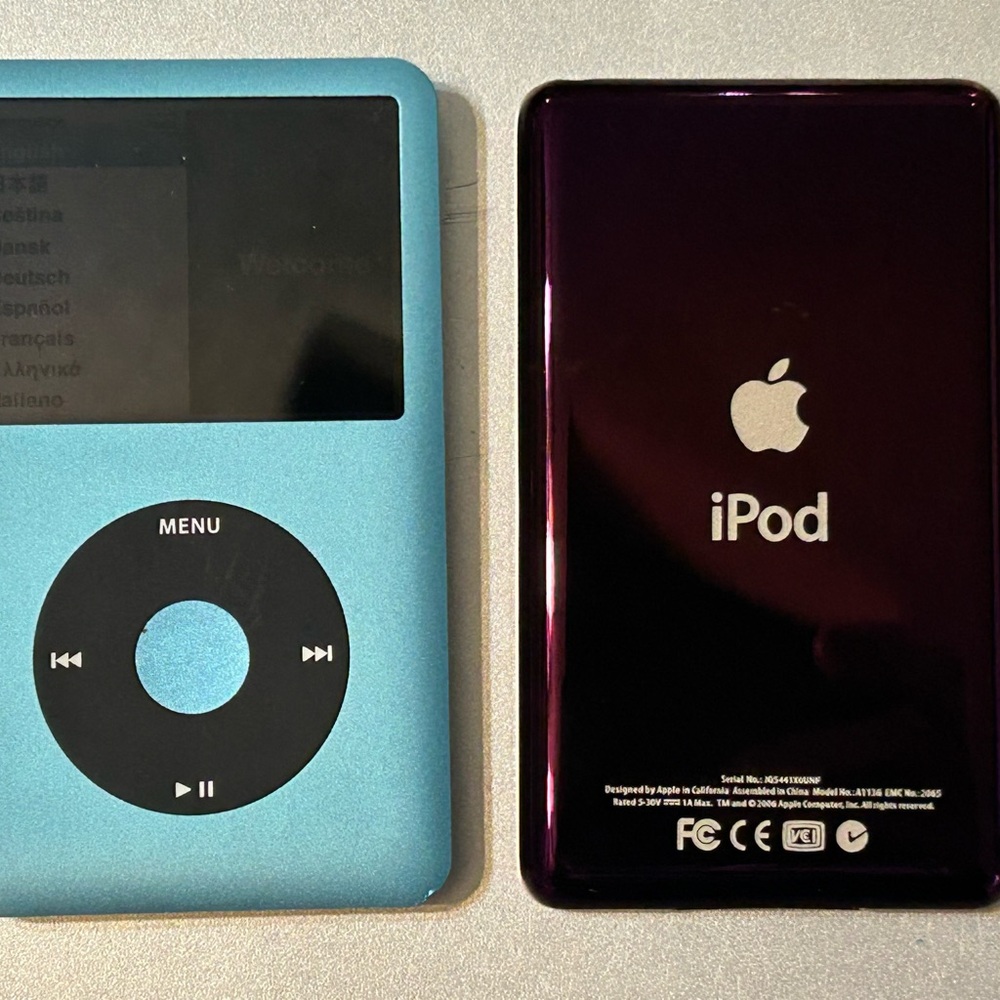Apple iPod Classic Blue and black 7th generation 160gb
